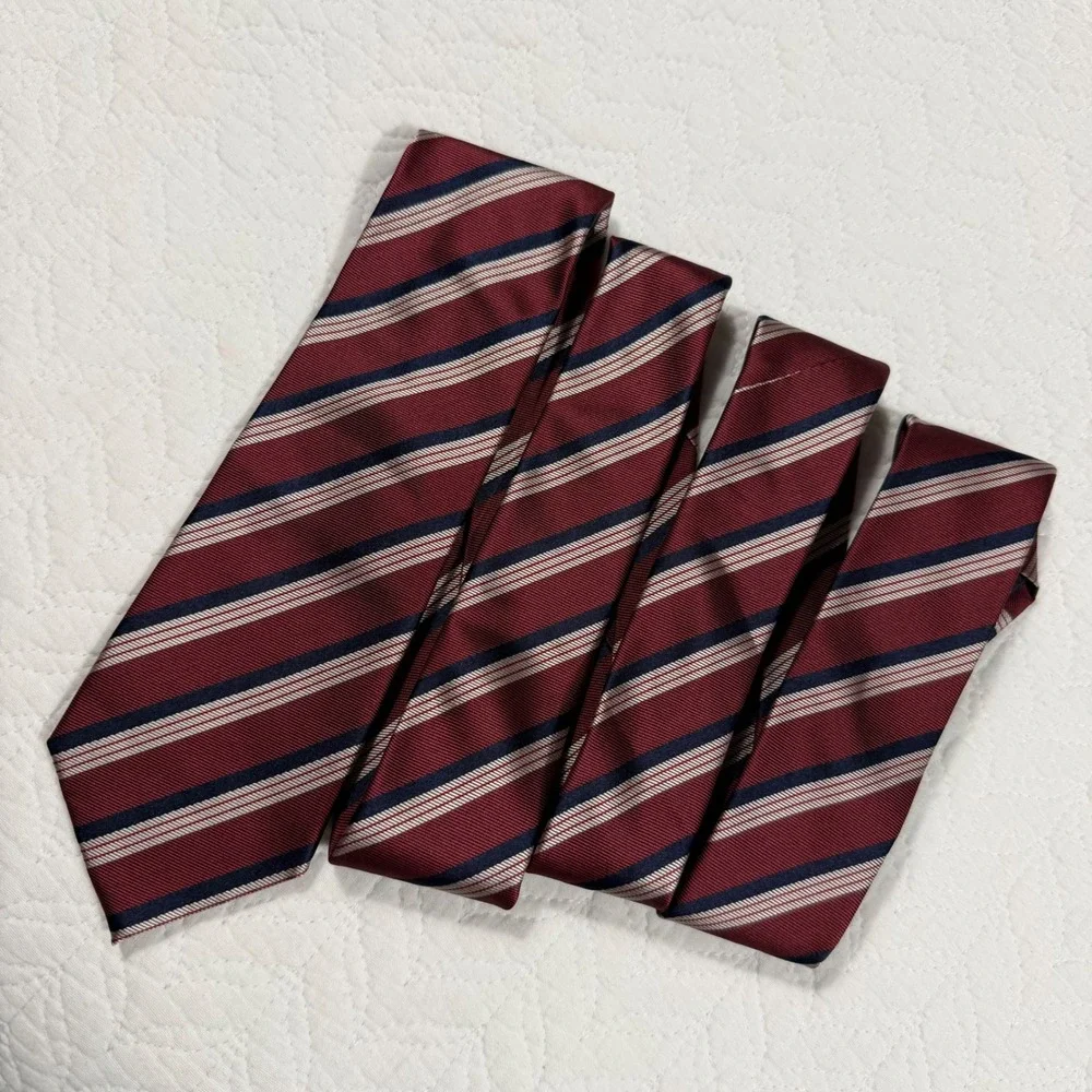 Banana Republic Necktie Mens OS Burgundy Preppy Silk‎ Striped Professional EUC